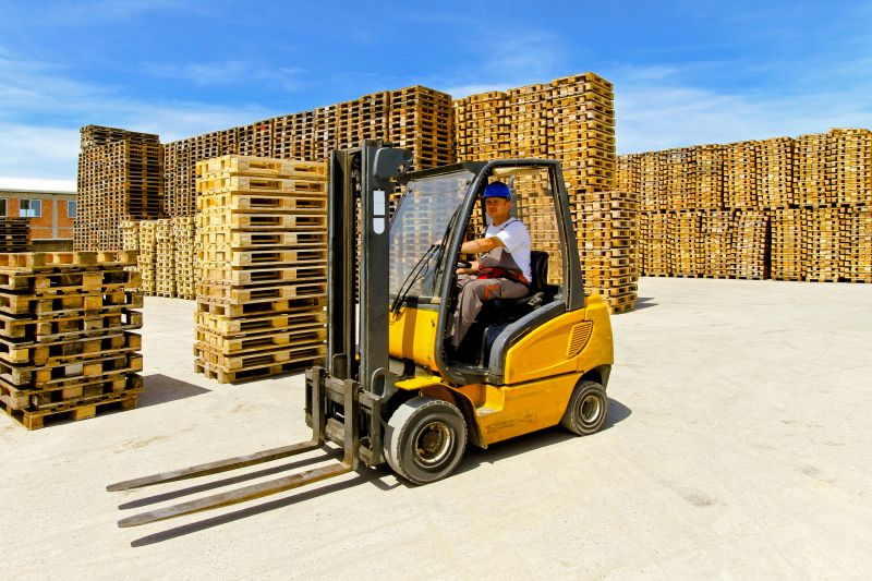 Easily lifts large, heavy materials.